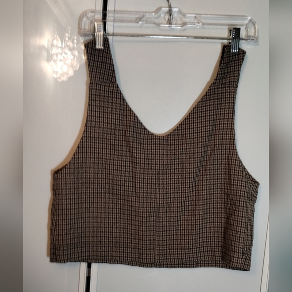 Twenty Tops - Twenty Montreal Wool Blend Cropped Vest Sz s